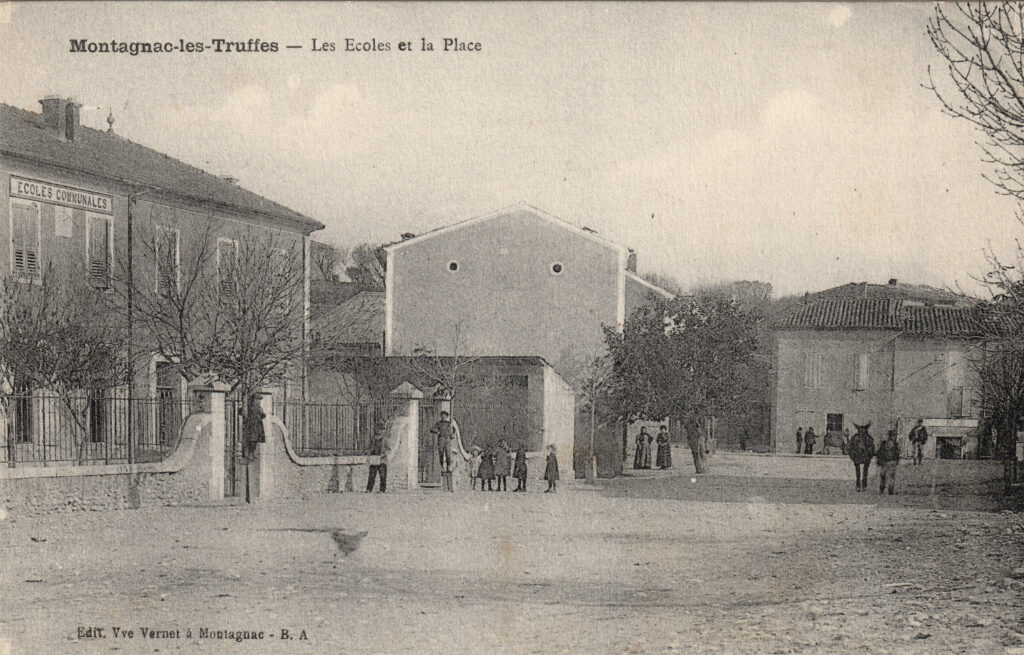 Vue du village de Montagnac, école communale, ancienne carte postale
