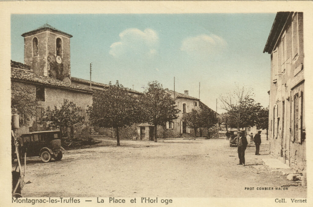 Vue du village de Montagnac, place et église, ancienne carte postale