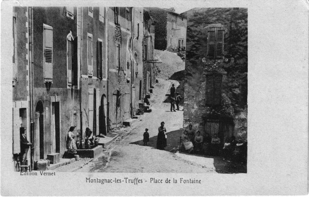 grande fontaine à Montagnac-Montpezat, ancienne carte postale